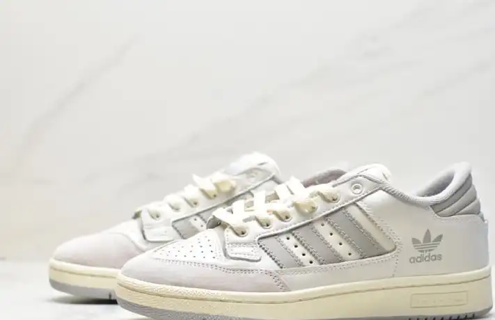 hype Adidas Sneakers