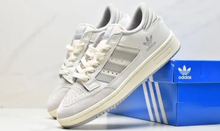 hype Adidas Sneakers