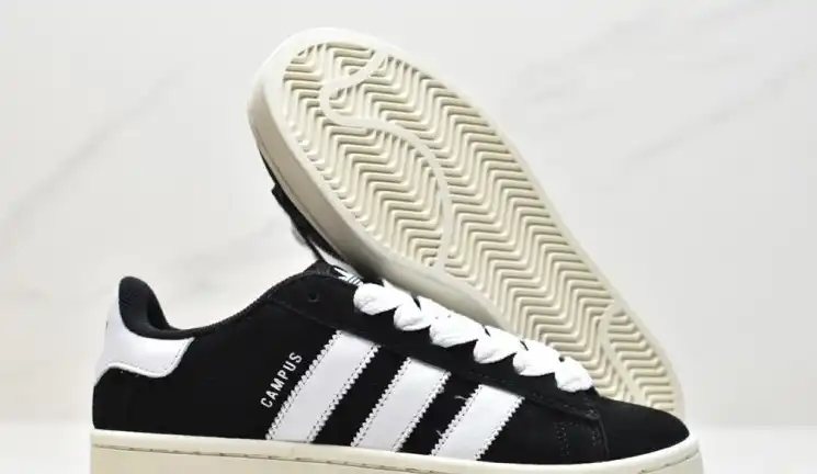 hype Adidas Sneakers