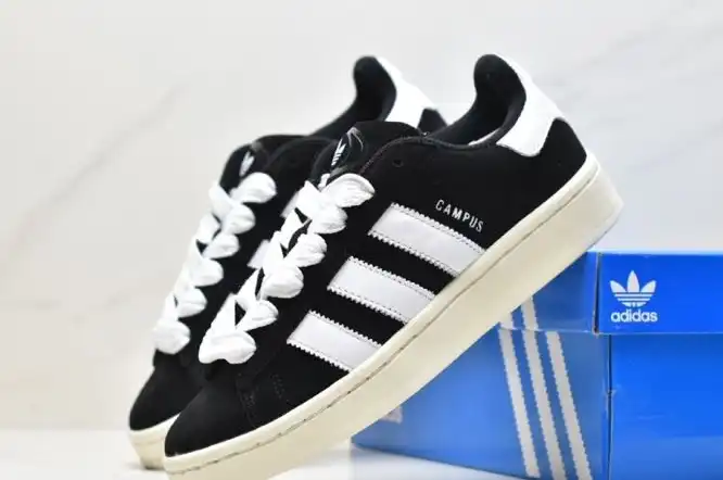 hype Adidas Sneakers