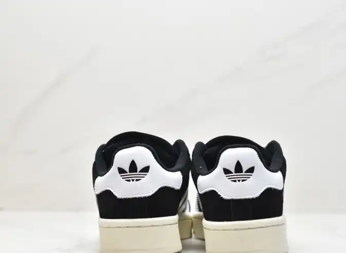 hype Adidas Sneakers