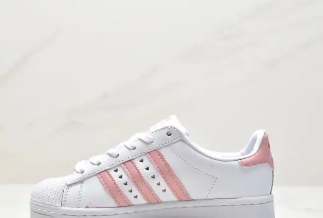 hype Adidas Sneakers