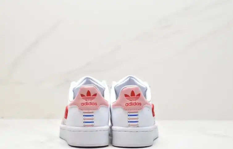 hype Adidas Sneakers