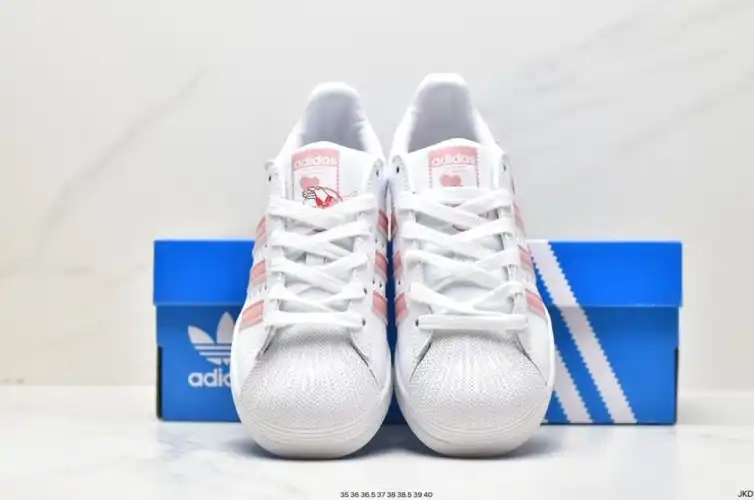 hype Adidas Sneakers