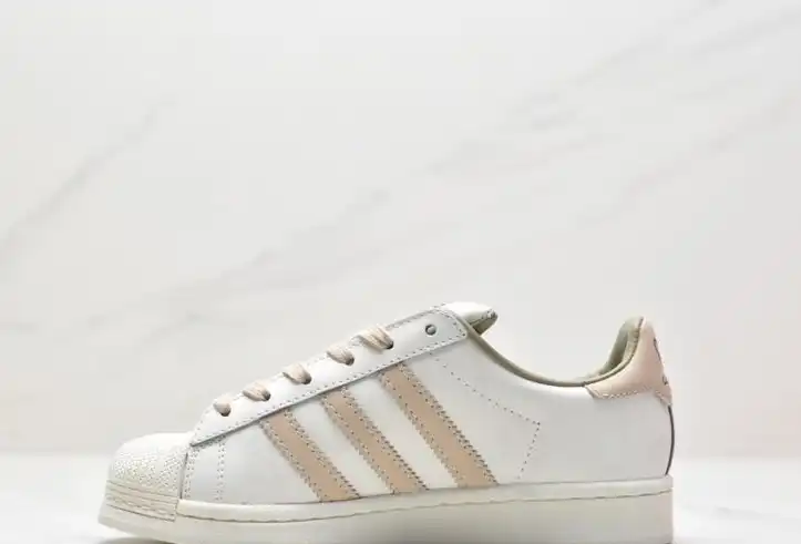 hype Adidas Sneakers