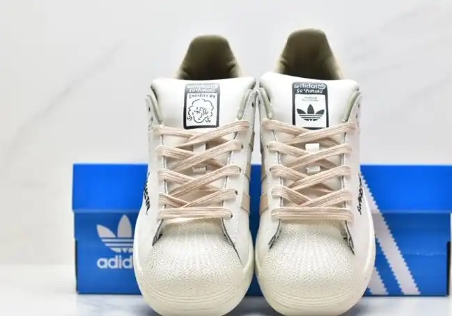 hype Adidas Sneakers