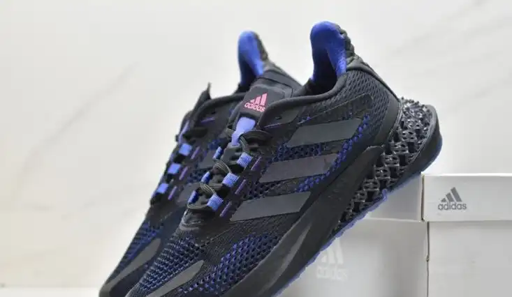 hype Adidas Sneakers