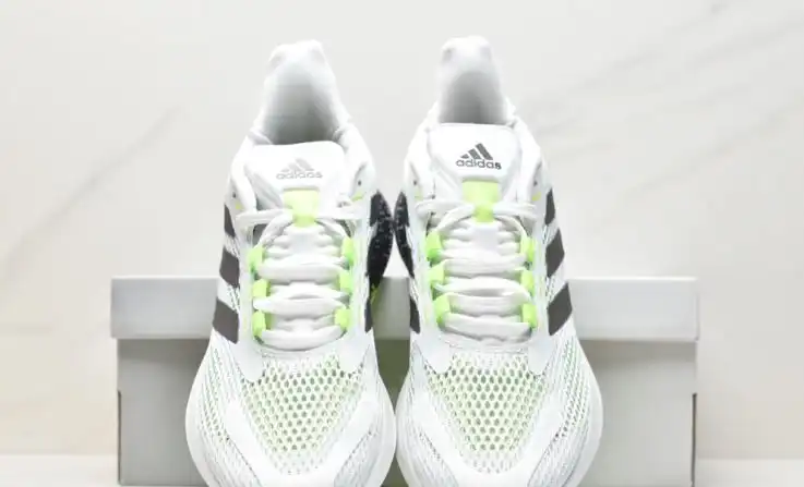 hype Adidas Sneakers