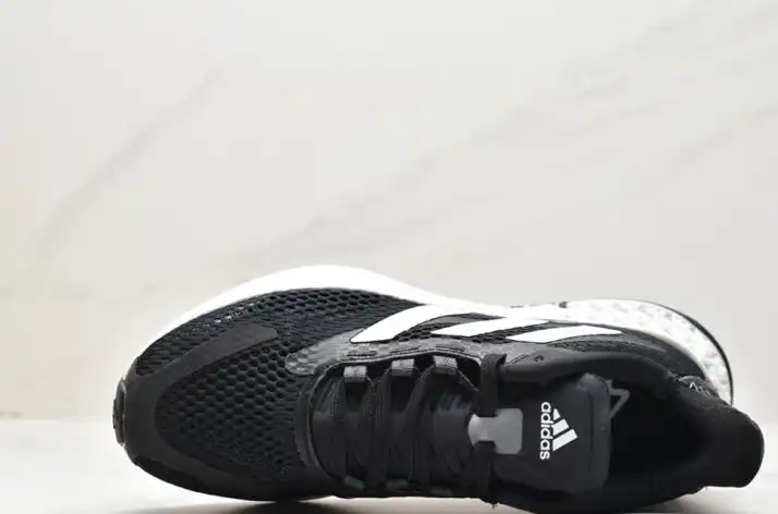 hype Adidas Sneakers