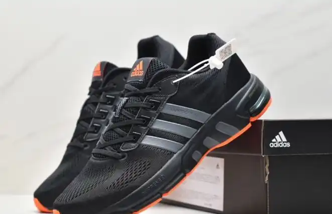 hype Adidas Sneakers