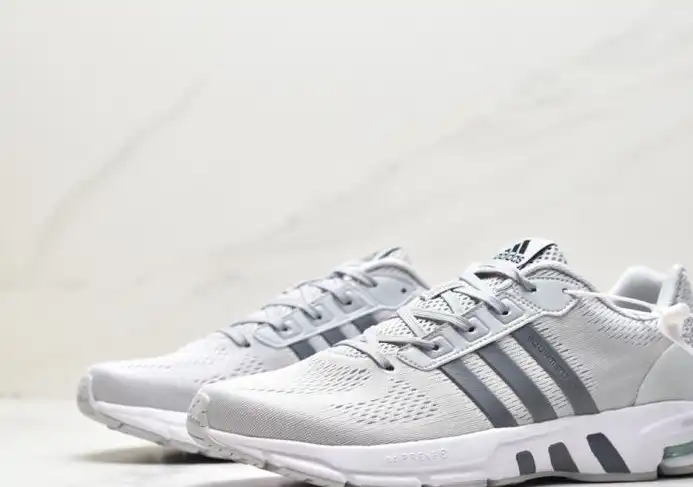 hype Adidas Sneakers