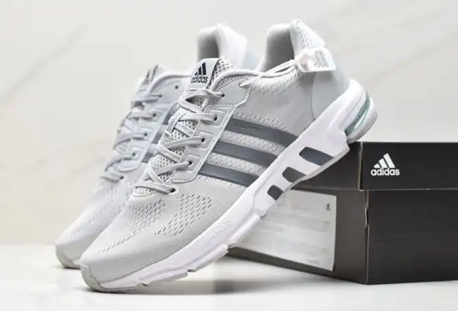 hype Adidas Sneakers