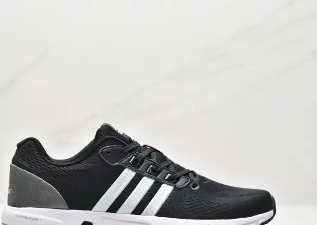 hype Adidas Sneakers