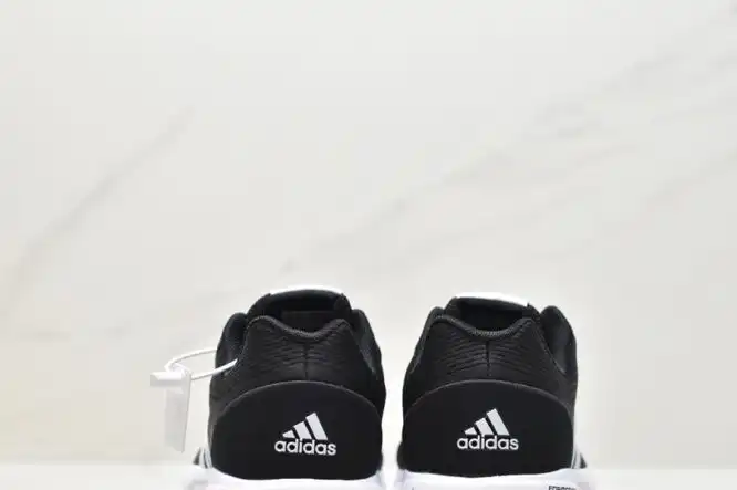 hype Adidas Sneakers