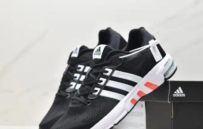 hype Adidas Sneakers