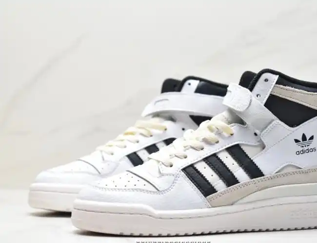 hype Adidas Sneakers