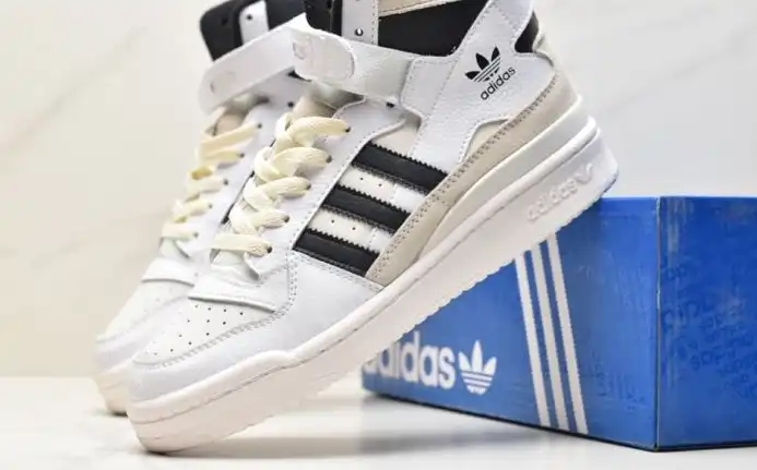 hype Adidas Sneakers