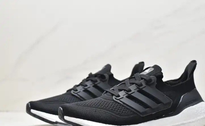 hype Adidas Sneakers