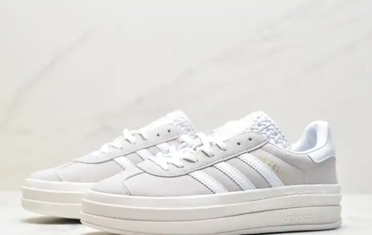 hype Adidas Sneakers