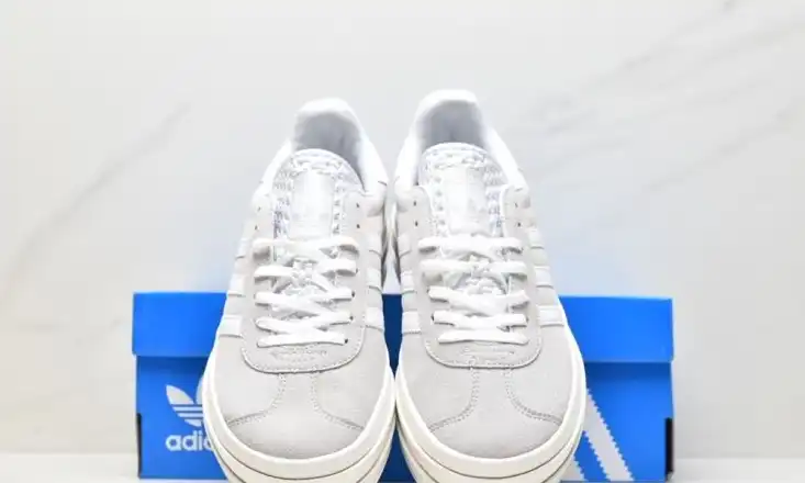 hype Adidas Sneakers