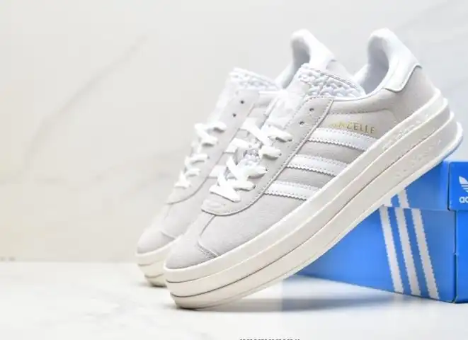 hype Adidas Sneakers