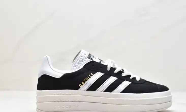 hype Adidas Sneakers