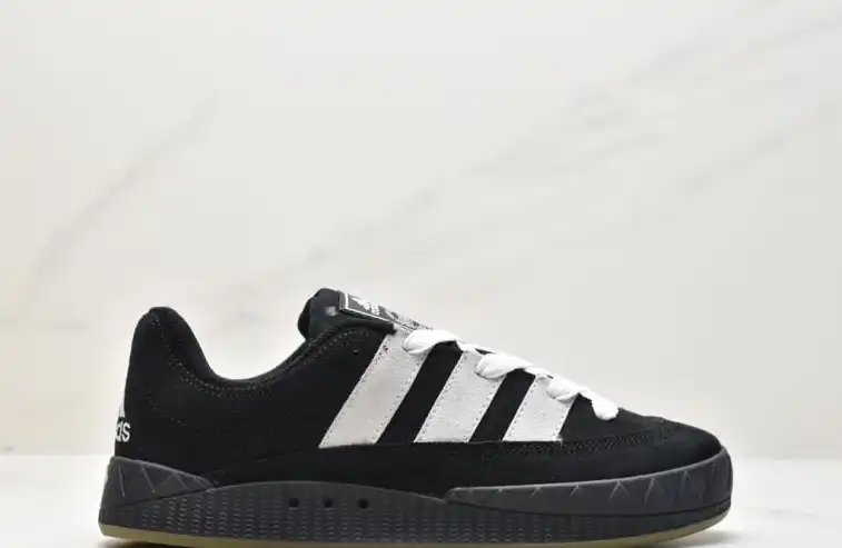 hype Adidas Sneakers