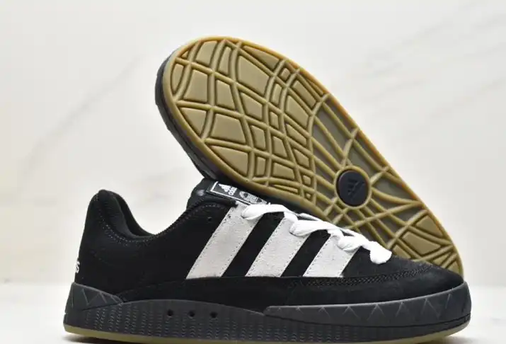 hype Adidas Sneakers