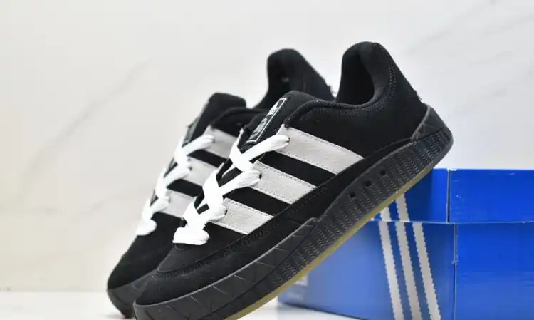 hype Adidas Sneakers