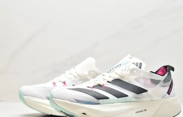 hype Adidas Sneakers