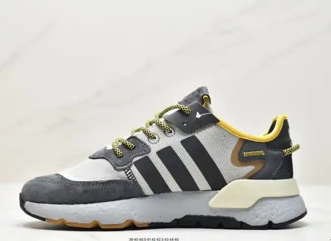 hype Adidas Sneakers