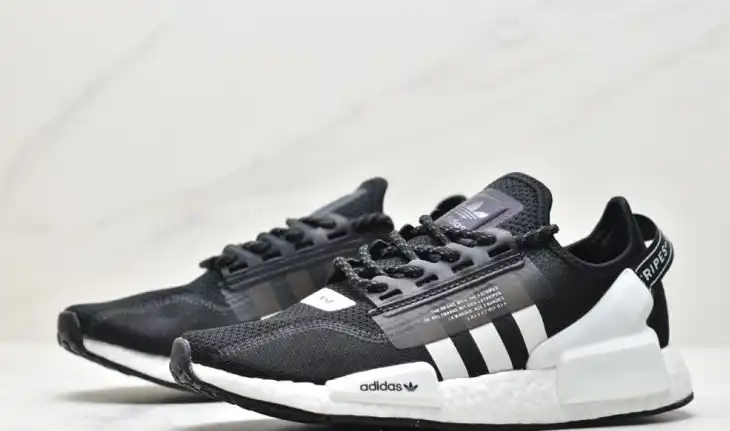 hype Adidas Sneakers