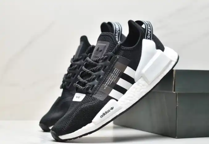 hype Adidas Sneakers