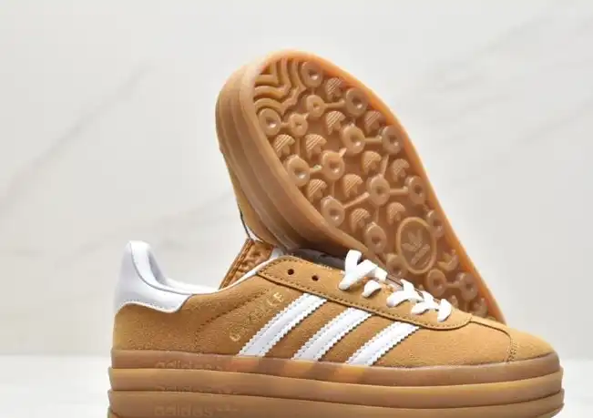 hype Adidas Sneakers