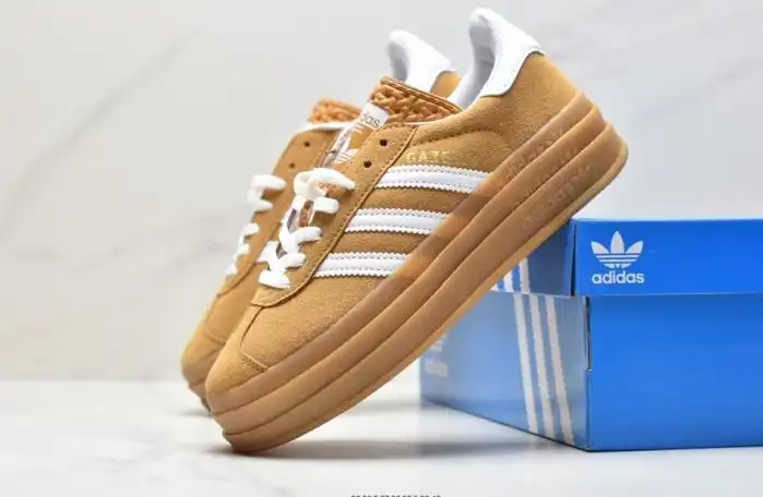 hype Adidas Sneakers