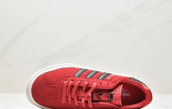 hype Adidas Sneakers