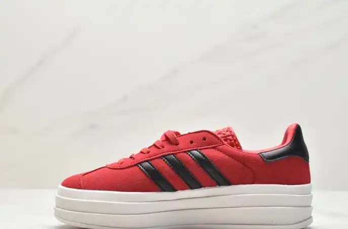 hype Adidas Sneakers