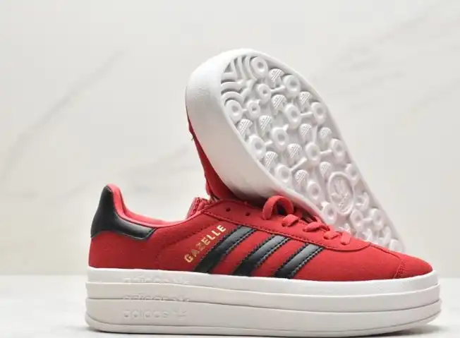 hype Adidas Sneakers