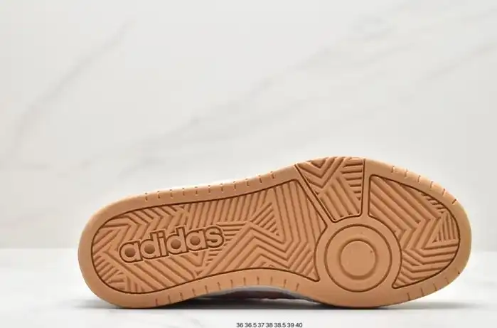 hype Adidas Sneakers