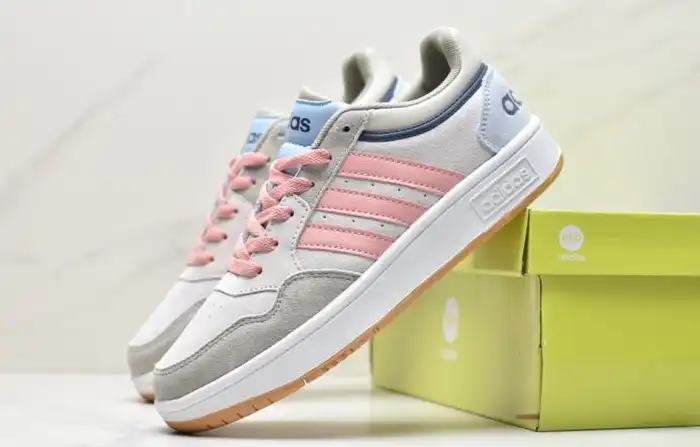 hype Adidas Sneakers