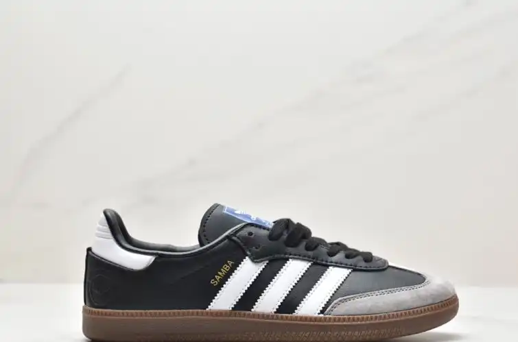 hype Adidas Sneakers