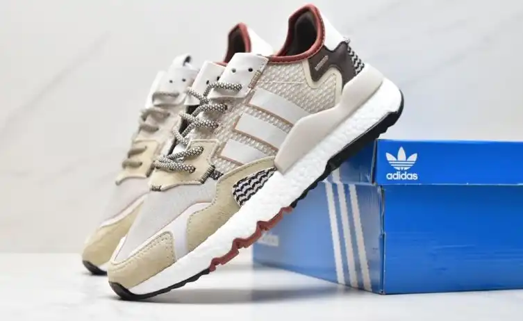 hype Adidas Sneakers