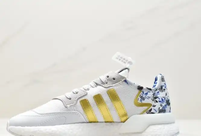 hype Adidas Sneakers