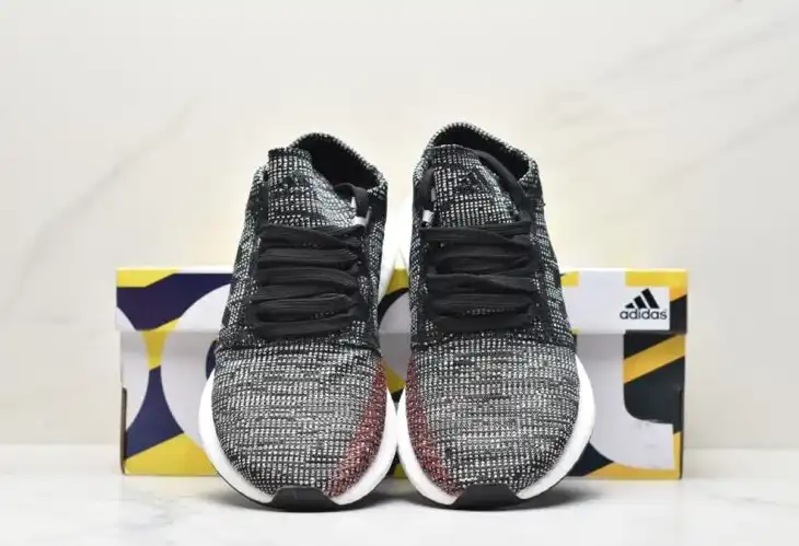 hype Adidas Sneakers