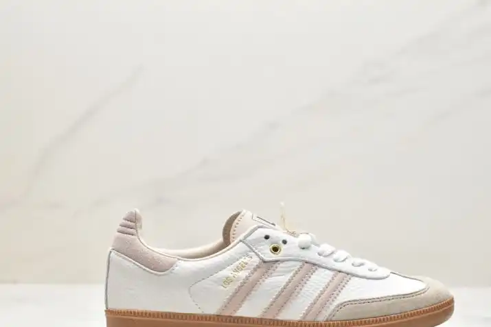 hype Adidas Sneakers