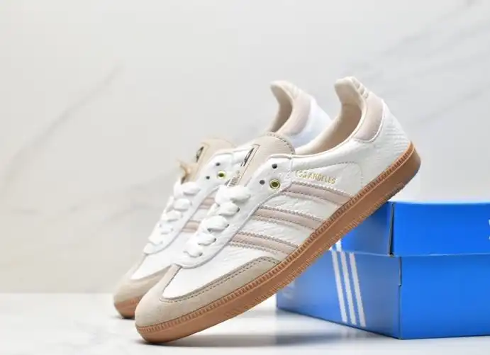 hype Adidas Sneakers