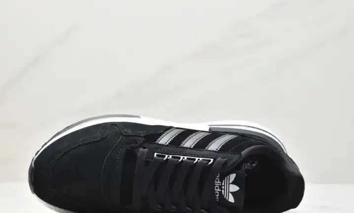 hype Adidas Sneakers