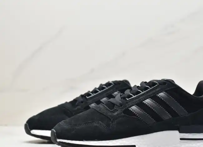 hype Adidas Sneakers