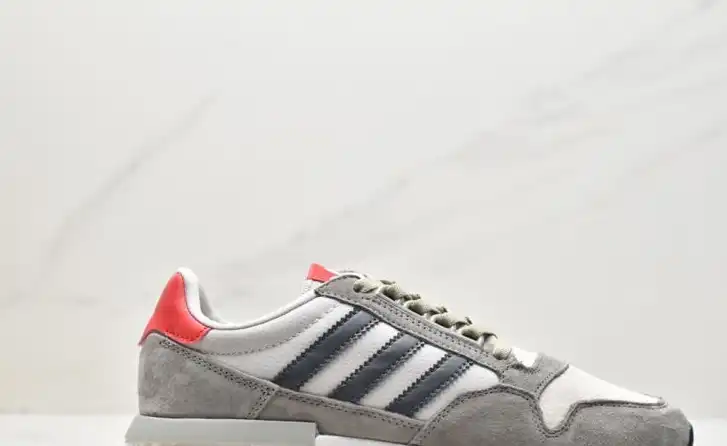 hype Adidas Sneakers