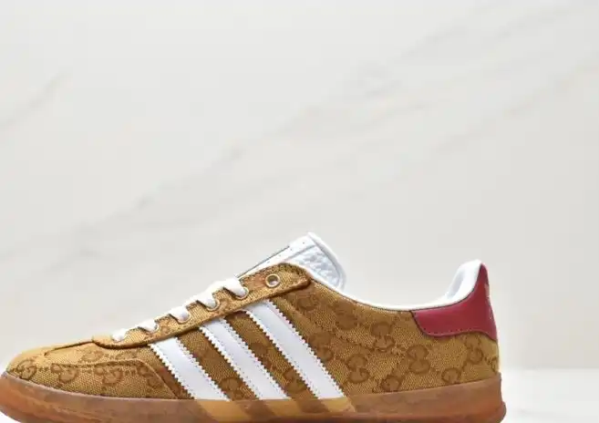 hype Adidas Sneakers